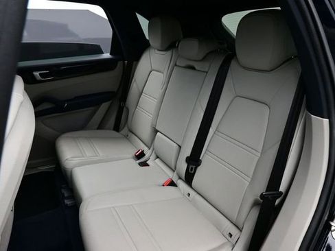 Certified 2022 Porsche Cayenne Platinum Edition AWD/4WD image 14