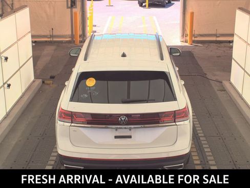 Used 2025 Volkswagen Atlas SE image 5