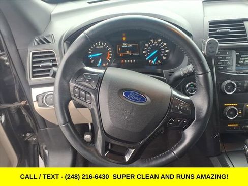 Used 2019 Ford Explorer XLT image 17
