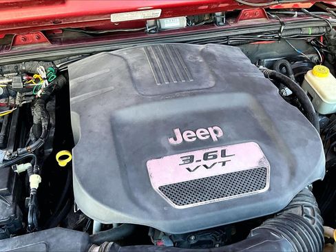 Used 2013 Jeep Wrangler Sport w/ Connectivity Group AWD/4WD image 33