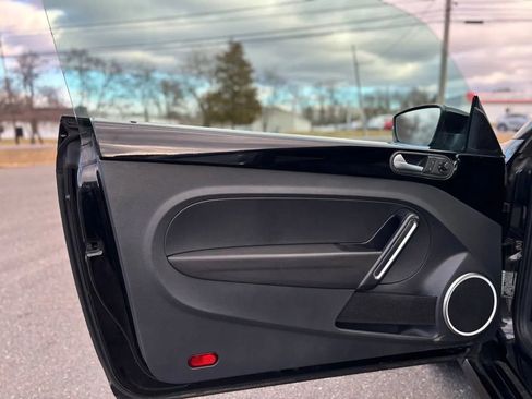 Used 2014 Volkswagen Beetle TDI image 10