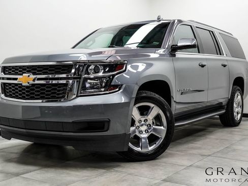 Used 2019 Chevrolet Suburban LT RWD image 1