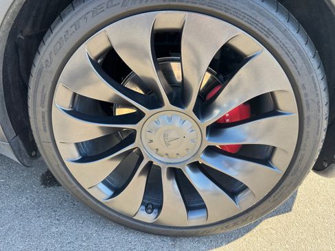 Used 2022 Tesla Model Y Performance AWD/4WD image 24