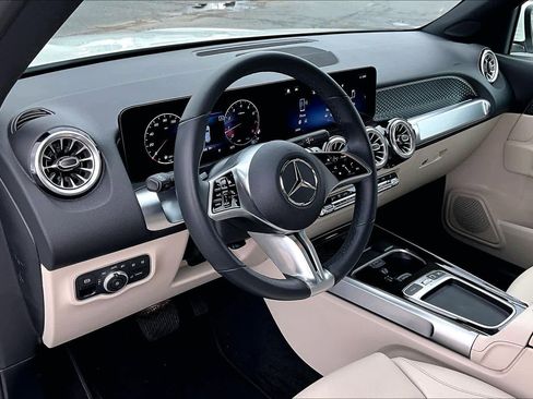 Certified 2025 Mercedes-Benz GLB 250 image 17