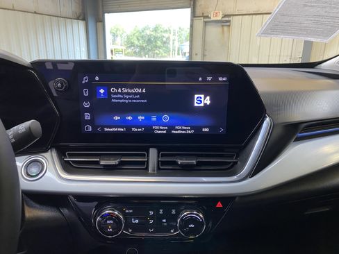 Used 2025 Chevrolet Trax LT w/ LT Convenience Package image 36