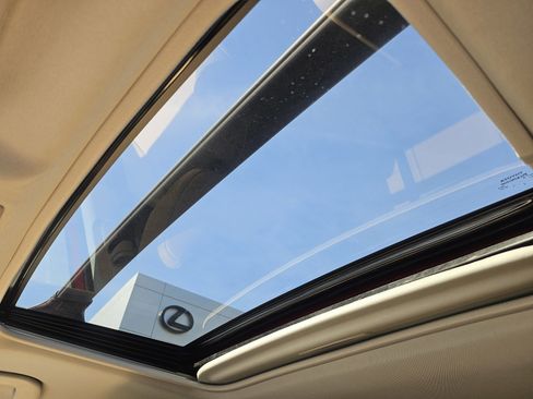 Used 2023 Toyota RAV4 XLE Premium image 18