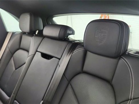 Used 2024 Porsche Macan w/ Premium Plus Package image 29