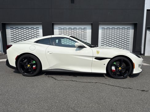 Used 2019 Ferrari Portofino RWD image 31