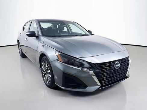 Used 2025 Nissan Altima 2.5 SV FWD image 1