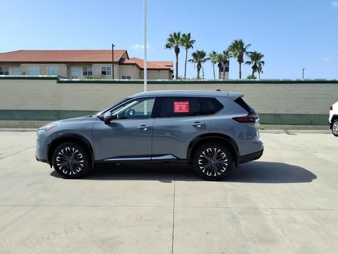 Used 2024 Nissan Rogue Platinum FWD image 2