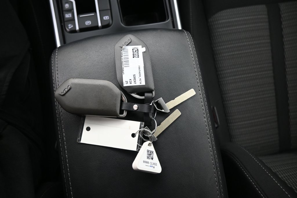 Used 2025 Kia Sorento LX FWD image 20
