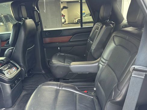 Used 2018 Lincoln Navigator Premiere AWD/4WD image 27