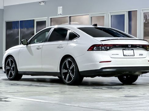 Used 2024 Honda Accord Sport image 3