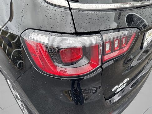 Used 2019 Jeep Compass Limited image 31