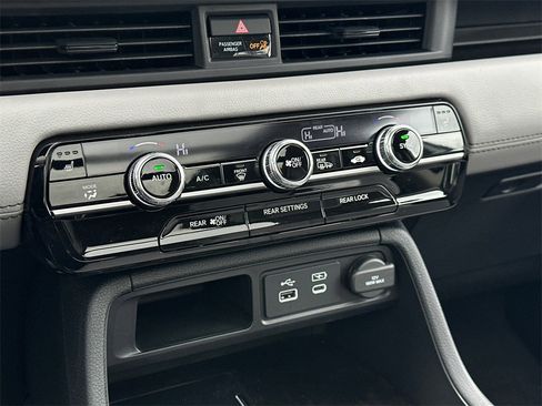 New 2025 Honda Pilot Touring image 31