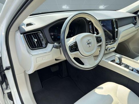 Certified 2023 Volvo XC60 B5 Plus image 4