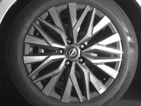 Used 2025 Nissan Altima 2.5 SV FWD image 15