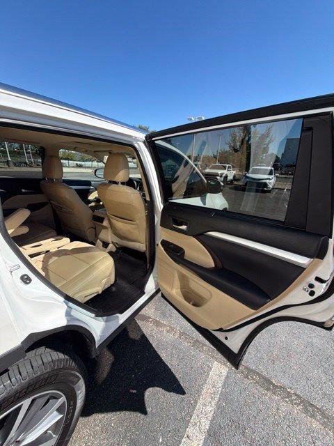 Used 2018 Toyota Highlander XLE w/ Protection Package #3 AWD/4WD image 17