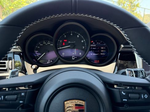 Used 2025 Porsche Macan image 16
