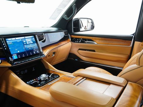 Used 2023 Jeep Grand Wagoneer Series III image 25