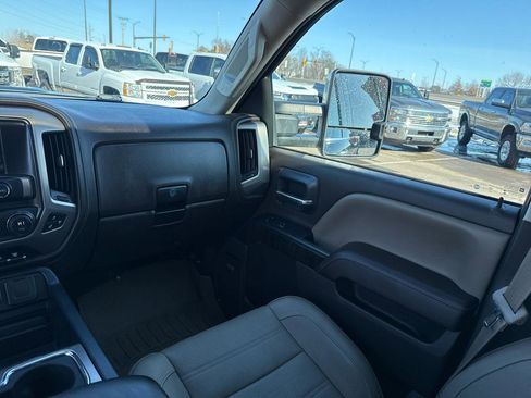 Used 2016 GMC Sierra 2500 Denali w/ Duramax Plus Package image 28