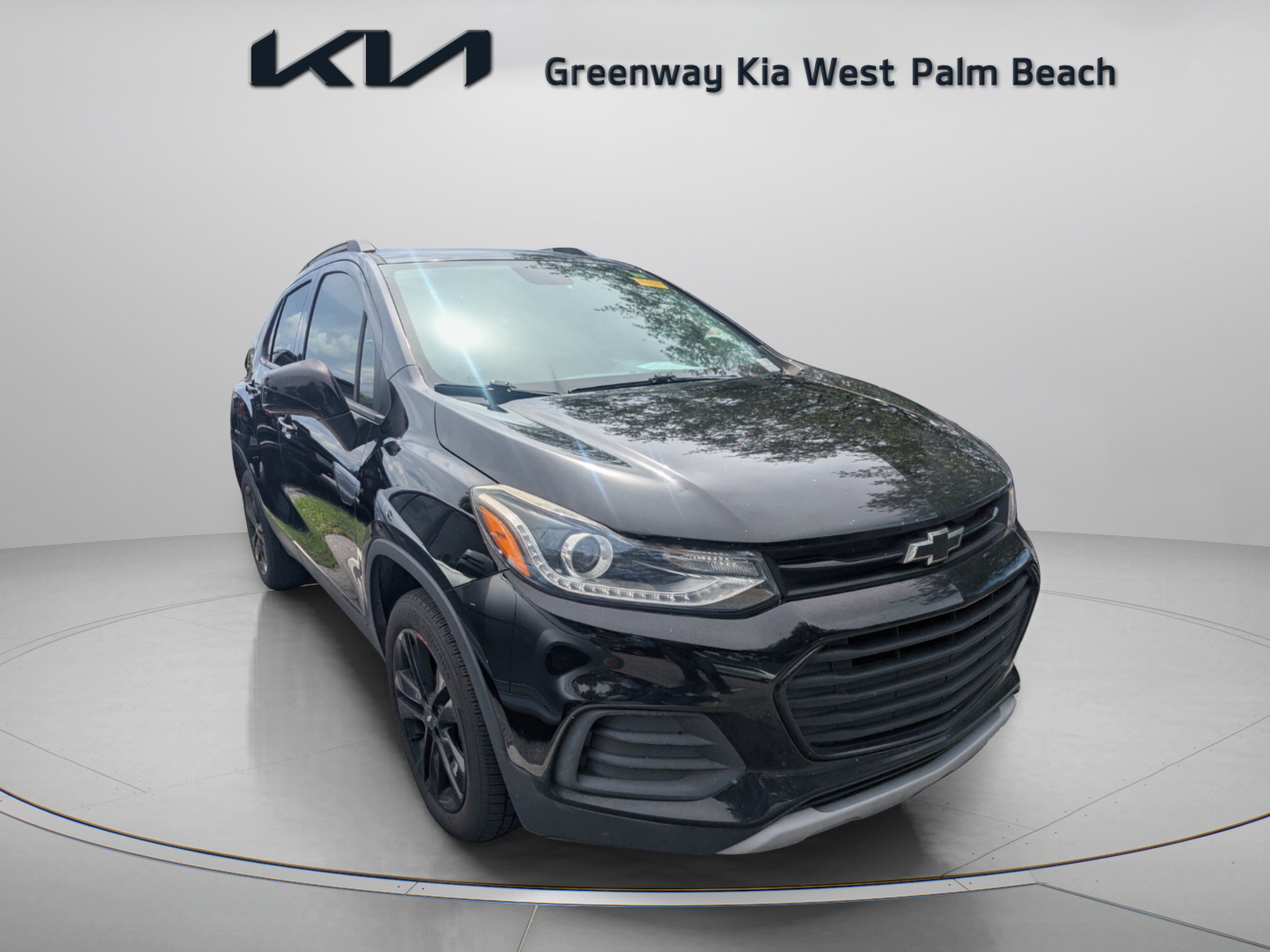 Used 2021 Chevrolet Trax LT w/ Redline Edition AWD/4WD image 2