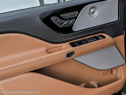 Used 2025 Lincoln Aviator Black Label w/ Jet Appearance Package image 16