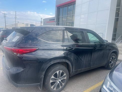 Used 2023 Toyota Highlander XLE image 13