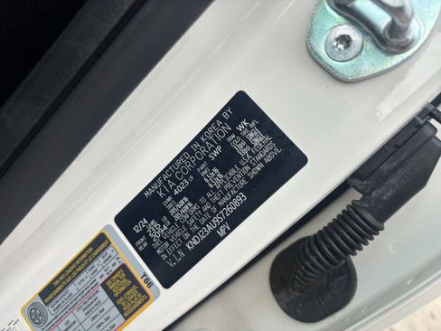 Used 2025 Kia Soul LX w/ LX Technology Package FWD image 27