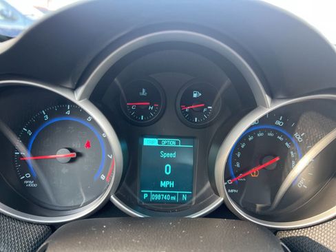 Used 2015 Chevrolet Cruze LT image 12