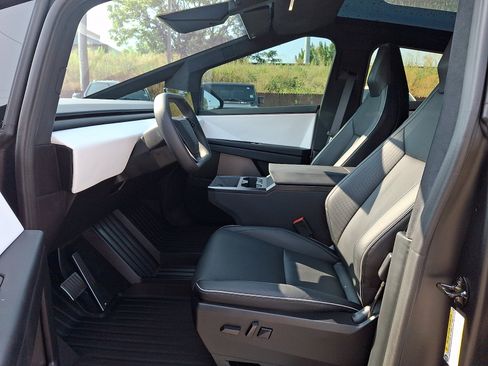 Used 2024 Tesla Cybertruck AWD Crew Cab image 13