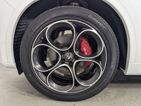 Used 2023 Alfa Romeo Stelvio Veloce AWD/4WD image 9