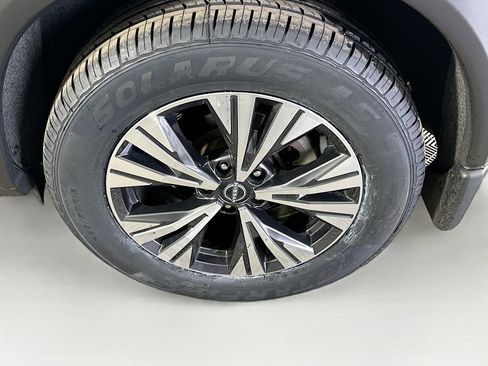 Used 2023 Nissan Rogue SV AWD/4WD image 11