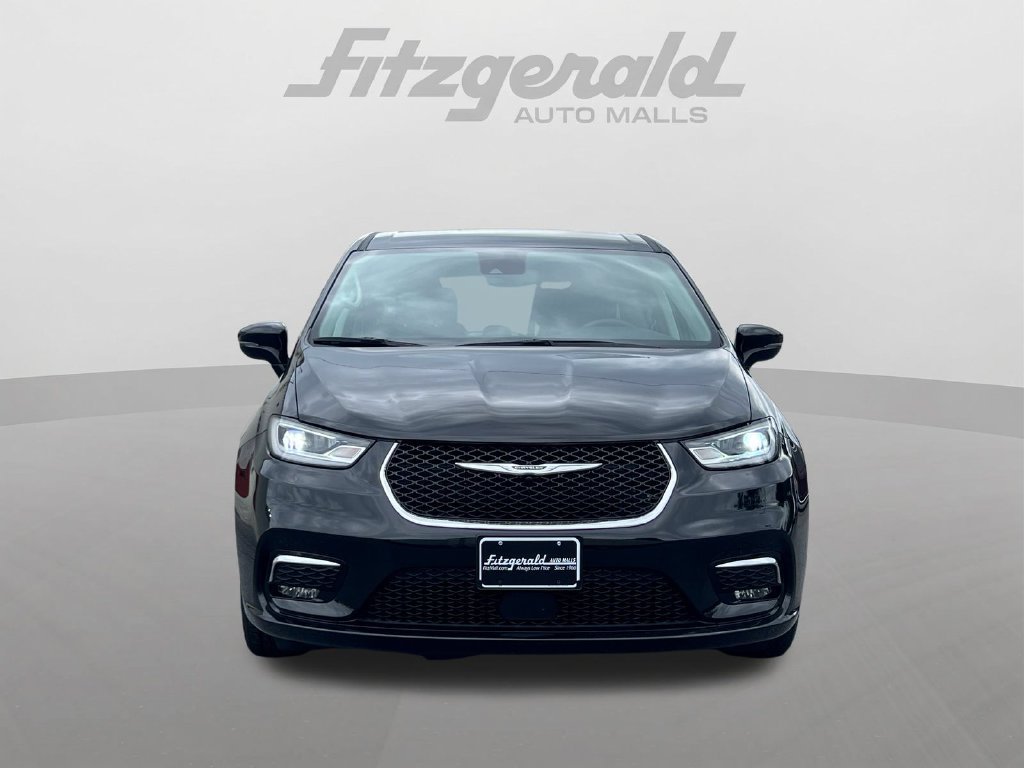 Used 2024 Chrysler Pacifica Touring-L FWD image 6