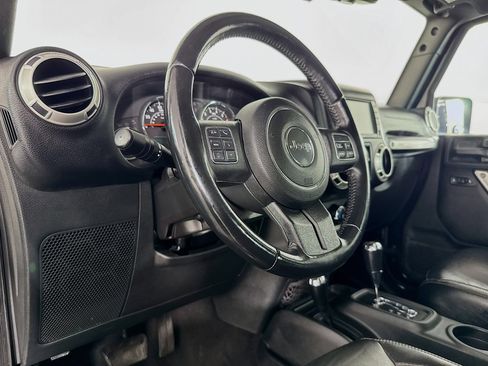 Used 2017 Jeep Wrangler Unlimited Sahara w/ Connectivity Group image 21