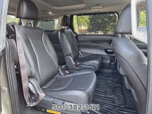 Used 2025 Kia Carnival SX w/ SX Dark Edition Package FWD image 16