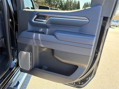 Certified 2025 Chevrolet Silverado 1500 High Country w/ Technology Package image 16