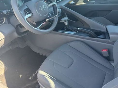Used 2024 Hyundai Elantra SE FWD image 8