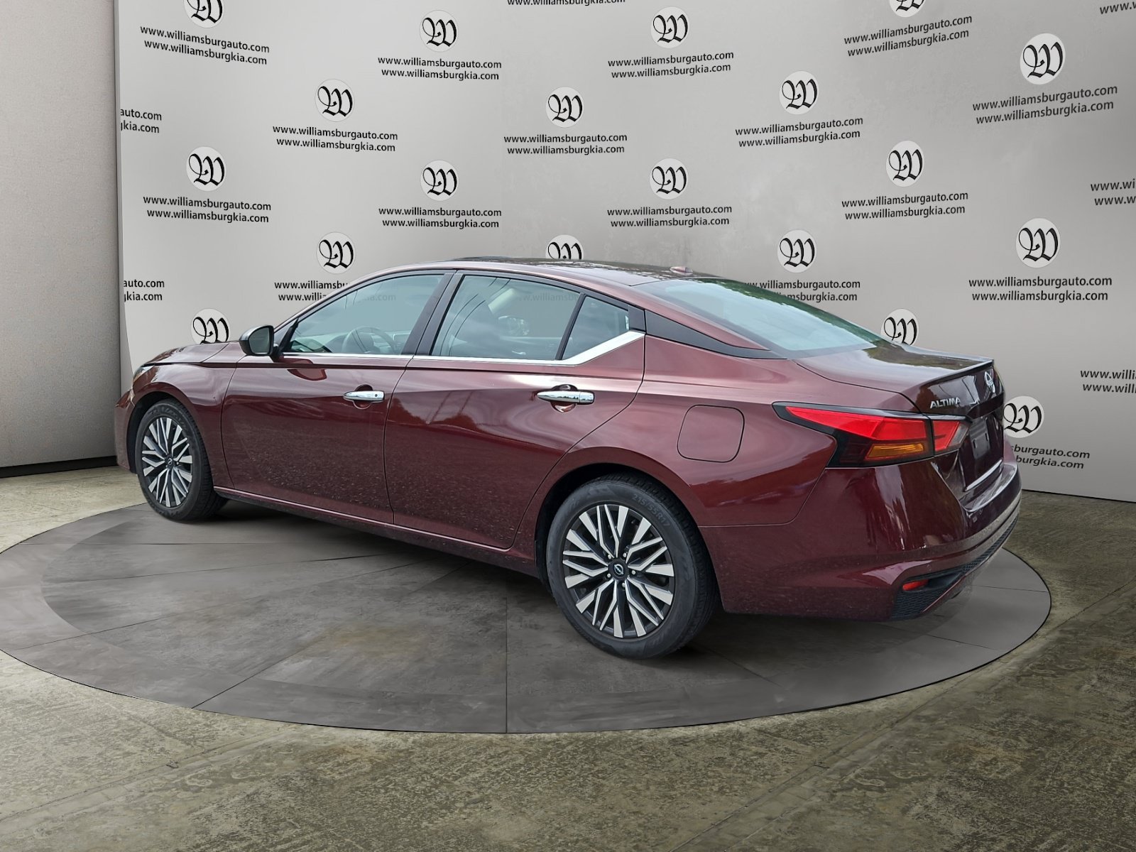 Used 2025 Nissan Altima 2.5 SV FWD image 3