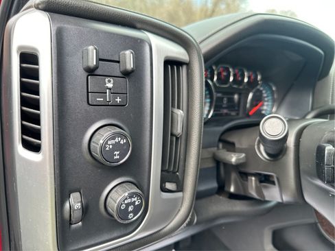 Used 2018 GMC Sierra 1500 SLE w/ SLE Value Package AWD/4WD image 19