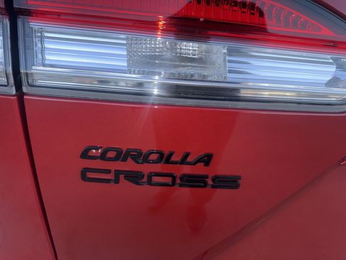 Used 2024 Toyota Corolla Cross SE image 13