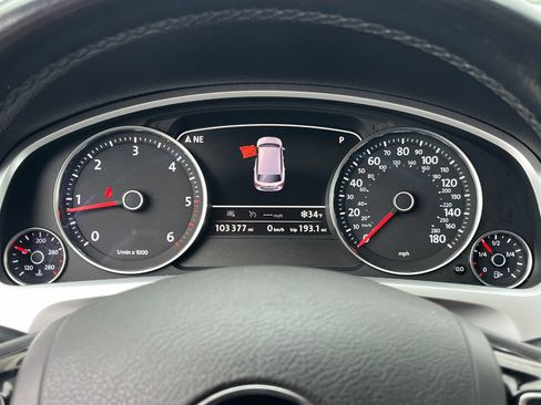 Used 2015 Volkswagen Touareg TDI image 28