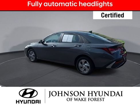 Certified 2025 Hyundai Elantra SE FWD image 6