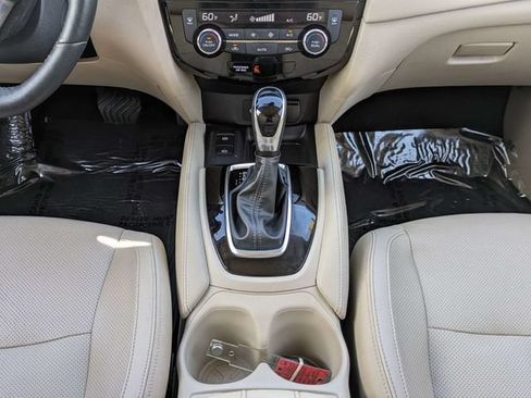 Used 2019 Nissan Rogue SL w/ Premium Package FWD image 20