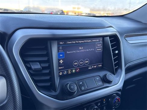 Used 2023 GMC Acadia SLE image 18