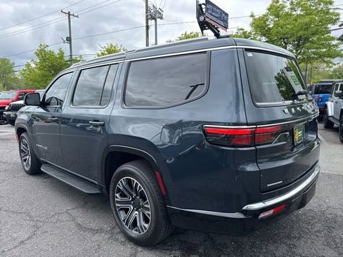 Used 2023 Jeep Wagoneer 4WD w/ Premium Group I image 18