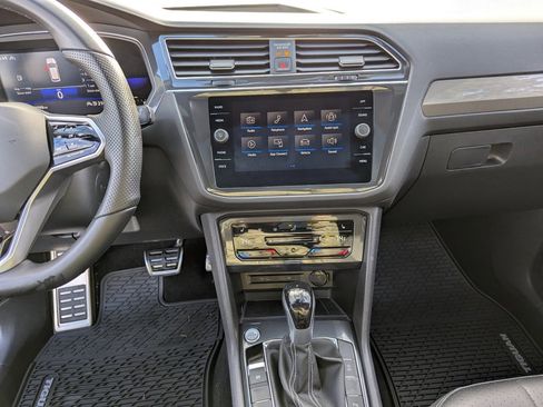 Certified 2023 Volkswagen Tiguan SE R-Line image 18