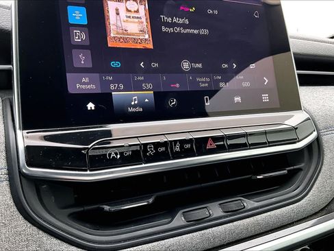 Used 2022 Jeep Compass Latitude image 34