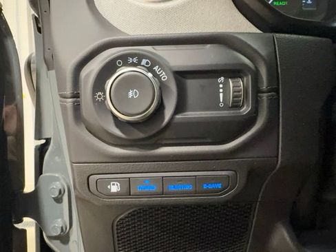 Used 2025 Jeep Wrangler Unlimited Sahara w/ Safety Group image 13