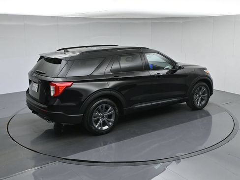 Used 2023 Ford Explorer XLT w/ Equipment Group 202A RWD image 43